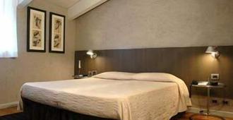 Century Hotel - Parma - Camera da letto