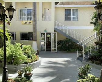 Comfy Stay in Jamaica -Enjoy 7 Miles of White Sand Beach! villa - Negril - Rakennus