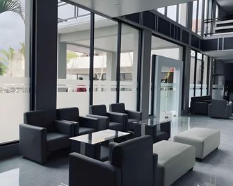Genio Syariah Hotel Solo - Colomadu - Recepción