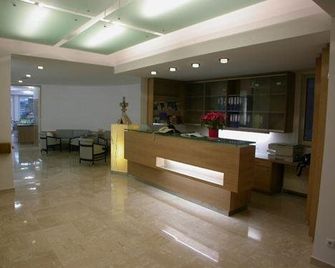 Dom-Hotel - Linz - Front desk