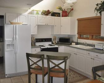 Stanley Valley Creek Property With Panoramic Views - Stanley - Kitchen