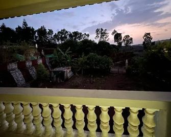 Jeevan Villa Bungalow (04 Bedroom) - Panchgani - Parveke