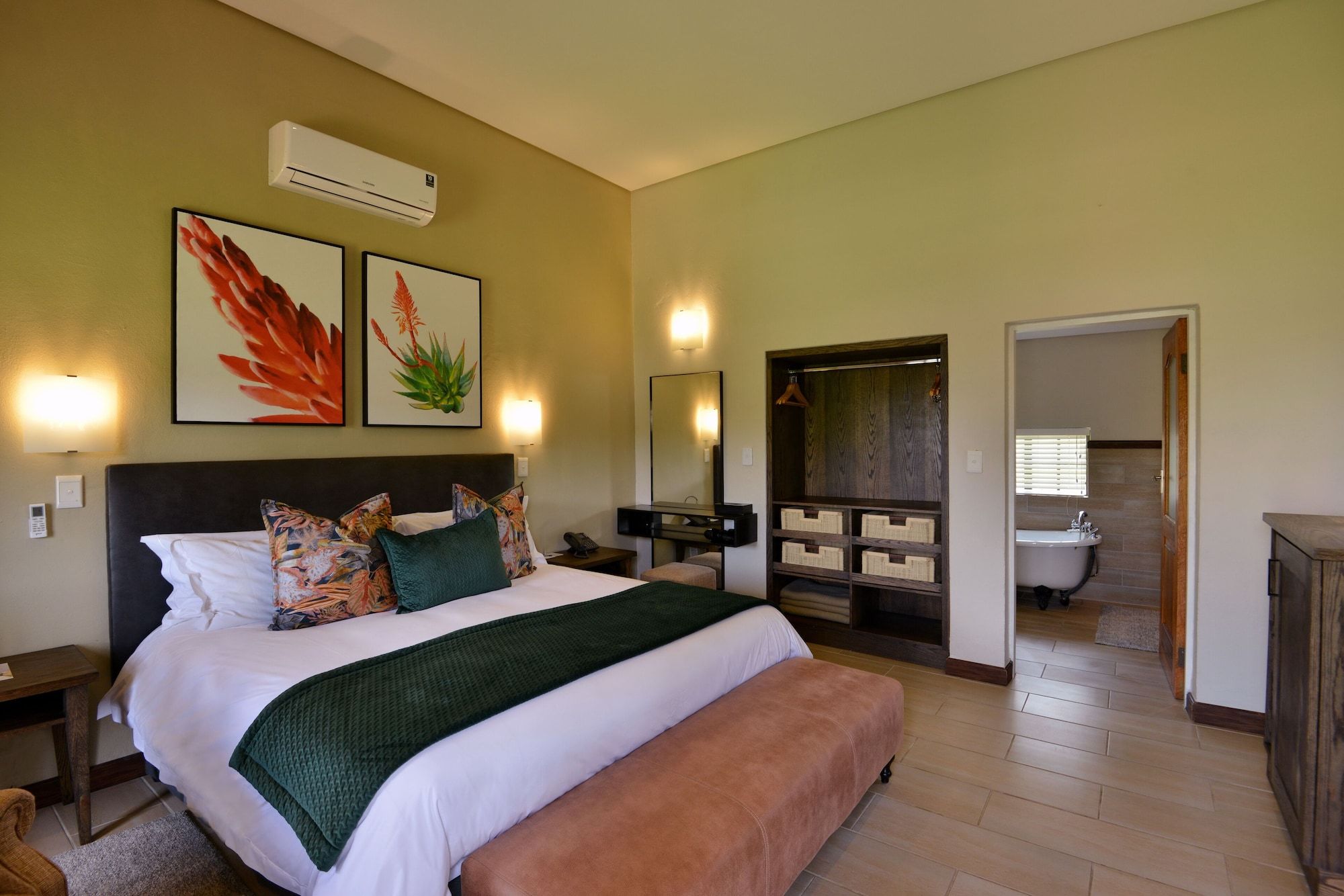African Hills Safari Lodge & Spa - Magaliesburg