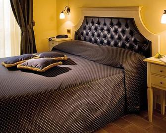 Relais Madonna di Campagna - Bastia umbra - Bedroom