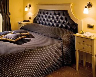 Relais Madonna di Campagna - Bastia umbra - Bedroom