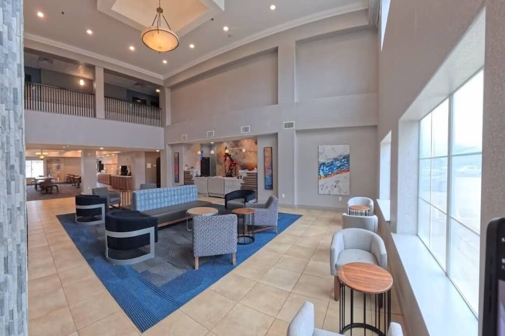 La Quinta Inn & Suites by Wyndham Longview North - לונגוויו - לובי