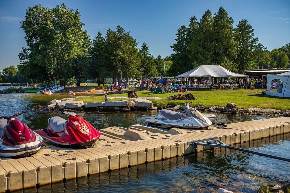 Beach Harbor Resort - Sturgeon Bay