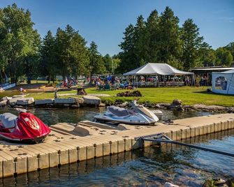 Beach Harbor Resort - Sturgeon Bay