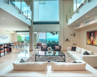 Luxury Villa • Casa Om Infinity Pool Fast Wi-Fi - Colón - Lobby