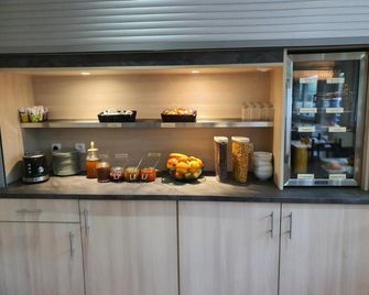 Hôtel L'Escarbille - Saint-Martin-d’Ardèche - Buffet