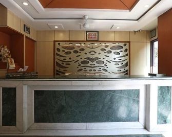 OYO Hotel Vivek - Jammu - Front desk