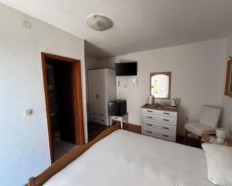 Apartment and Rooms Ruza - Trogir - Edificio