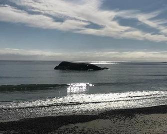 Cozy Beach Cottage- walk to beach - Westport - Beach