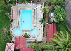 D & A Seaside Cottages - Mambajao - Pool