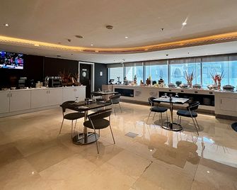 Premier Inn Doha Airport - Doha - Restaurant