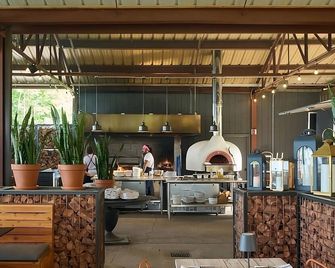 Always a Great Idea To Unwind! Free Parking, Bike Rental, Near Loughran Park - Kingston - Bar