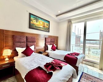 Shreeji Retreat (A Boutique Stay) - Rishikesh - Slaapkamer