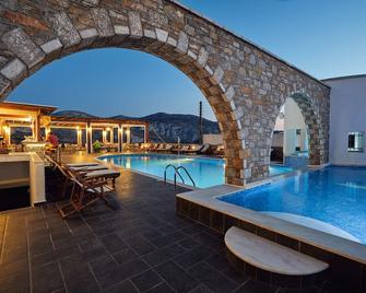 Vigla Hotel - Tholaria - Piscina