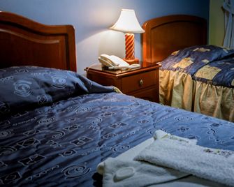 Hostal Monumental A 1/2 Cuadra De La Plaza Mayor - Cajamarca - Slaapkamer