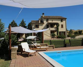 Country House Binnella - Cingoli - Piscina