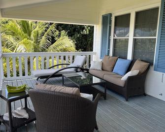 Beautifully Decorated 3-Bedroom House, A 5-Minute Walk From The Beach. - Spanish Wells - Balkon