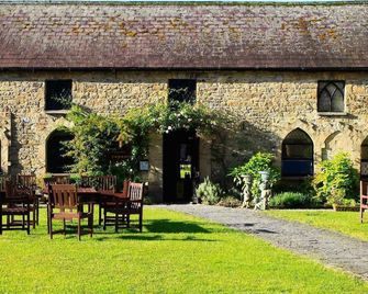 Kinnitty Castle Hotel - Kinnitty - Innenhof