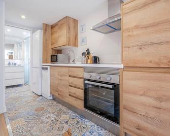 Amazing Apartment In Sant Pere De Ribes - San Pedro de Ribas - Cocina