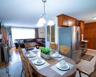 Meadowbrook Oasis, 4br Home, Great Location, Spacious, Stylish, Unforgettable! - Seattle - Dining room