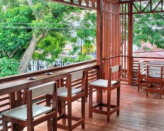 Riswan Homestay - Ternate - Balcón