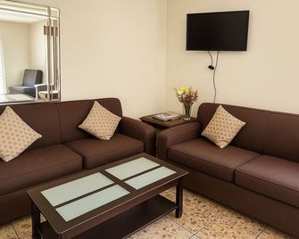 2 Double Beds Non-Smoking - Colorado City - Obývací pokoj
