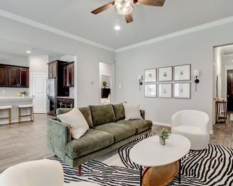 Your Home Away from Home – Beautiful Burleson Retreat! - Burleson - Wohnzimmer