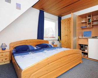 Apartment upstairs - 'Haus Sonnenperle' - 우타르프 - 침실