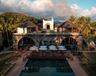 Outrigger Mauritius Beach Resort - Bel Ombre - Gebouw