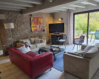 Comfortable rural cottage on the banks of the Nantes Sèvre, near Puy du Fou - Sèvremoine - Living room