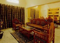 Royal Stay Service Apartments - Madurai - Wohnzimmer
