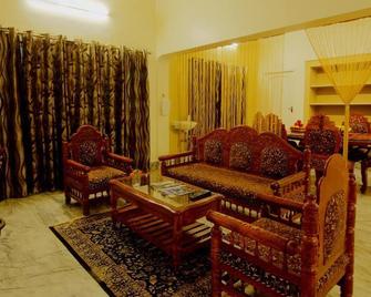 Royal Stay Service Apartments - Madurai - Living room