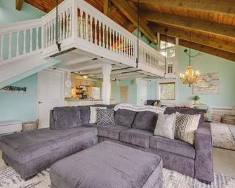 Waterfront Views and Resort Perks Osage Beach Home - Osage Beach - Sala de estar