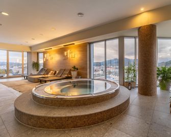 Holiday Inn Zilina By IHG - Žilina - Piscina
