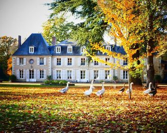 Charming house in the listed grounds of a chateau near Paris. - Yèvres - Bâtiment
