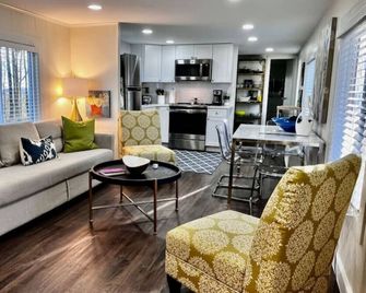 Cherry Creek - restyled with guests in mind, by BMG - Meadows of Dan - Sala de estar
