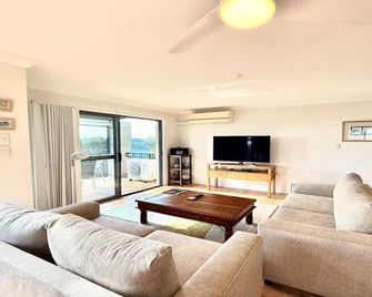 Meridian 5 - Lifestyle Yamba - Yamba - Вітальня