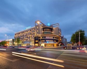 Hanting Express Yingkou Bayuquan Century Plaza - Yingkou - Building