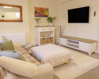 Beside The Sea - In Town - Llandudno - Living room