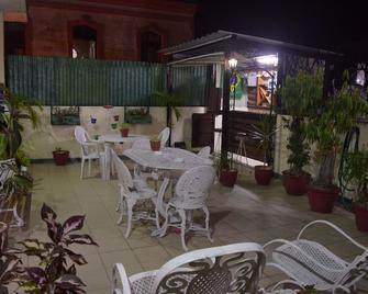 Hostal Villanueva - Santa Clara - Patio