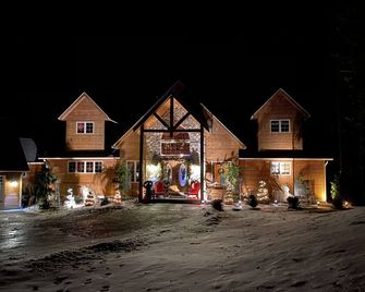 Luxurious Lakefront Home - Lakeville - Building