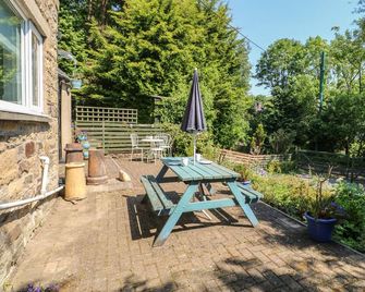 Hollie Cottage, Pet Friendly, With A Garden In Haltwhistle - Haltwhistle - Terasa