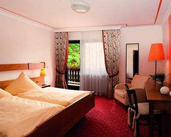Moselhotel & Restaurant Zur Traube Gmbh - Löf - Bedroom
