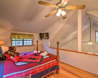 Modern Cabin with Deck in the Blue Ridge Mountains! - Blairsville - Bedroom
