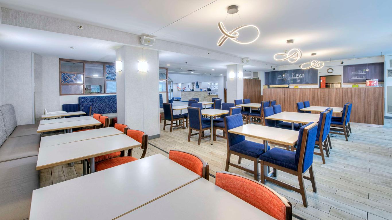 Hampton Inn by Hilton Ottawa