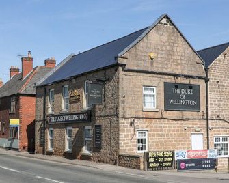 Rose Cottage, Romantic, With Hot Tub In Kirkby-In-Ashfield - Nottingham - Building